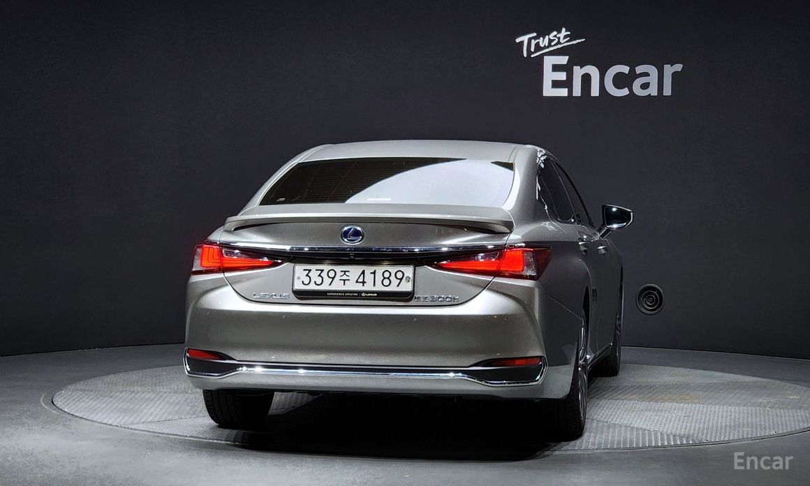 ES300h 7th Generation Luxury 5