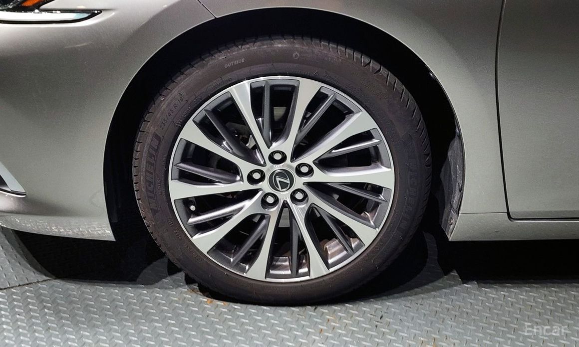 ES300h 7th Generation Luxury 6