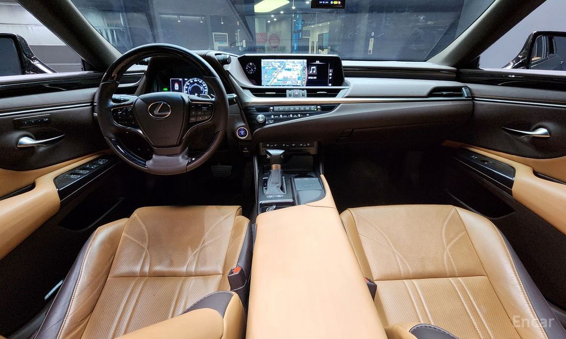 ES300h 7th Generation Luxury 8