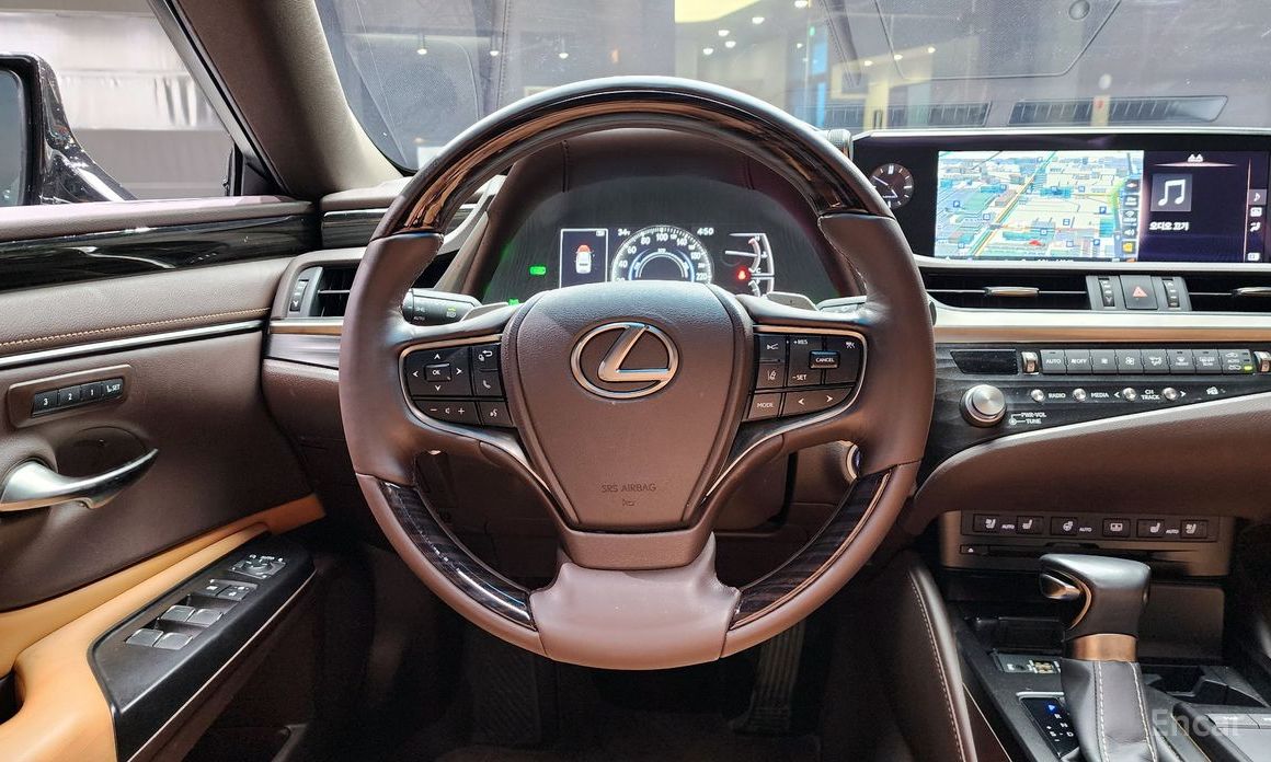 ES300h 7th Generation Luxury 15