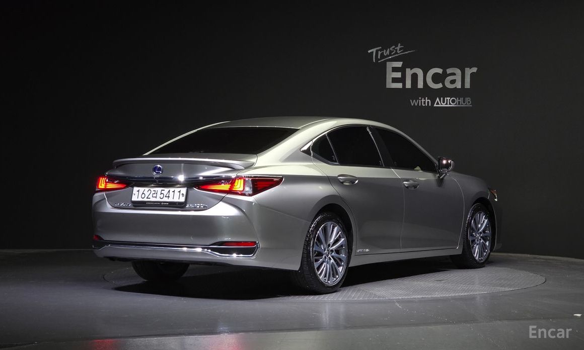 ES300h 7th Generation Luxury 3