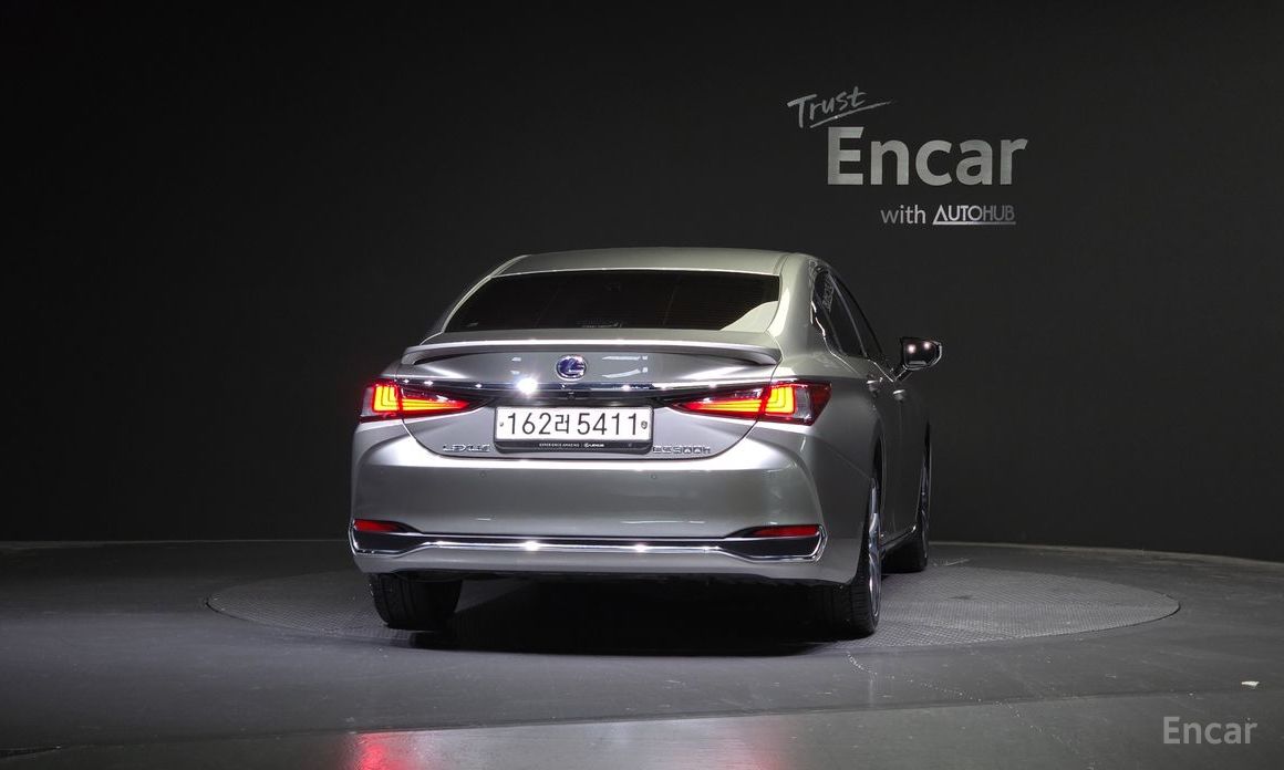 ES300h 7th Generation Luxury 5