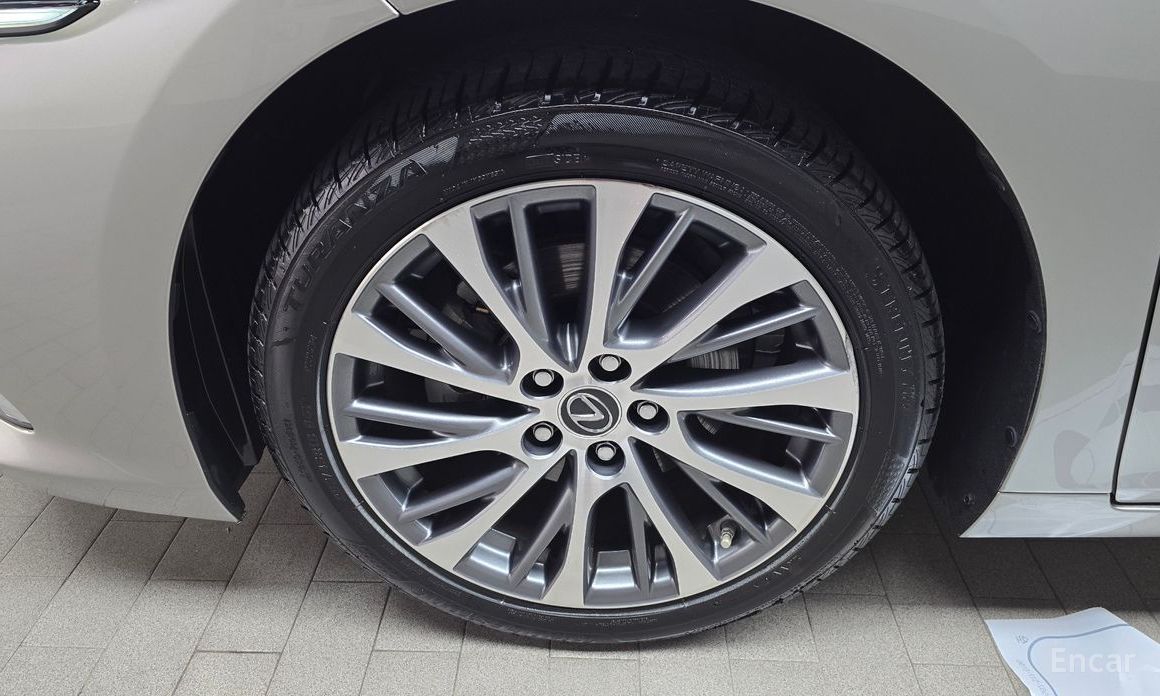 ES300h 7th Generation Luxury 6