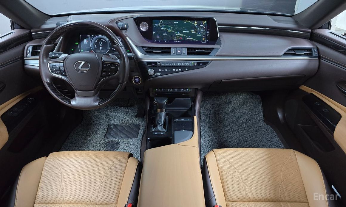 ES300h 7th Generation Luxury 8