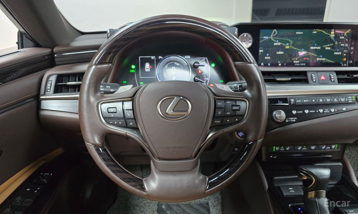 ES300h 7th Generation Luxury 14