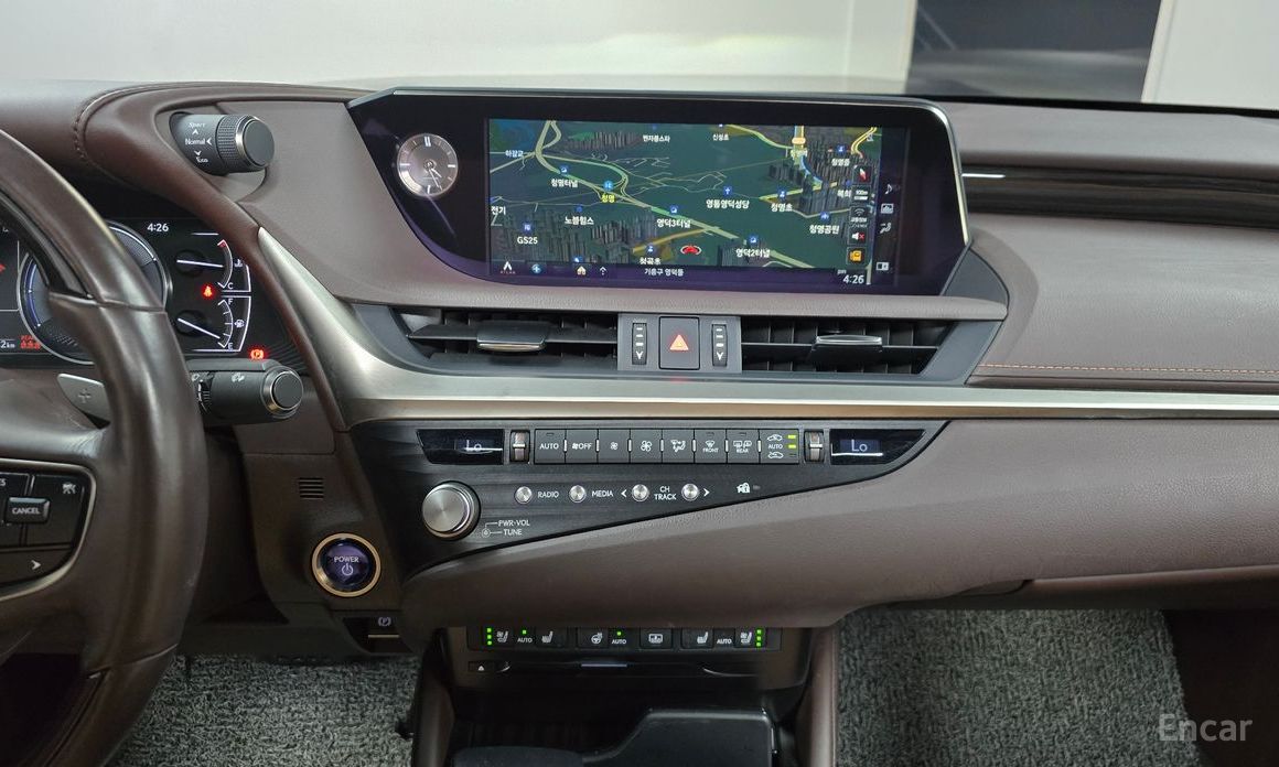ES300h 7th Generation Luxury 15