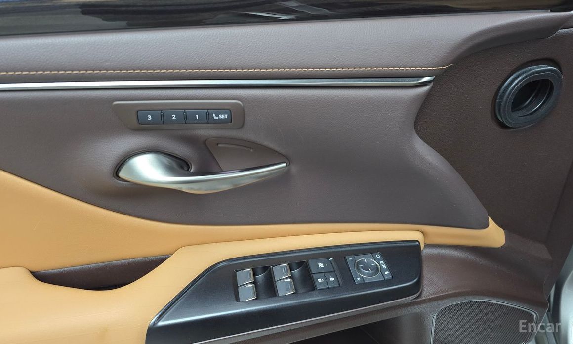 ES300h 7th Generation Luxury 18