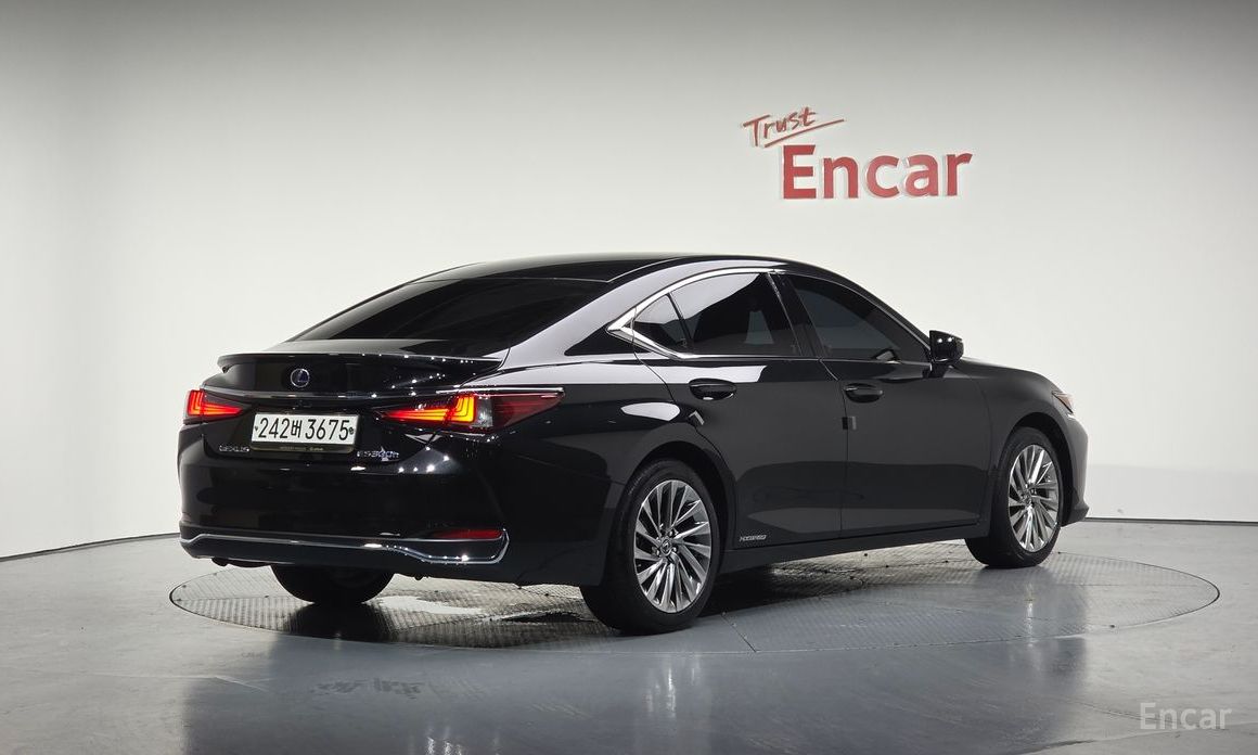 ES300h 7th Generation Luxury Plus 3