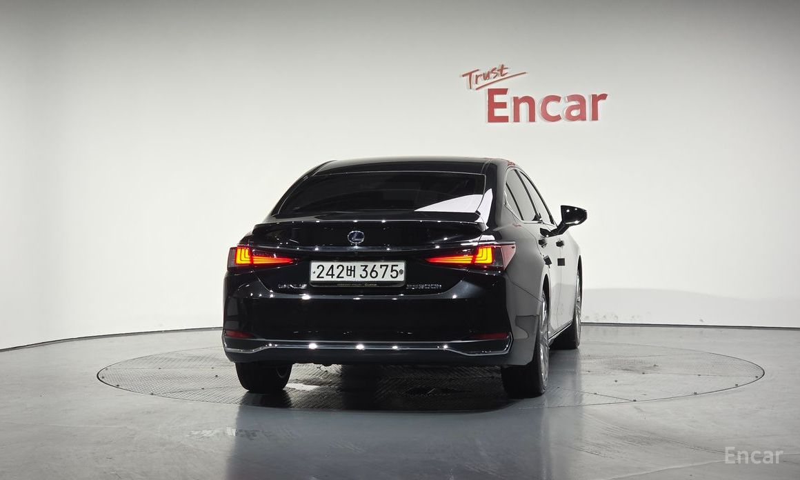 ES300h 7th Generation Luxury Plus 5