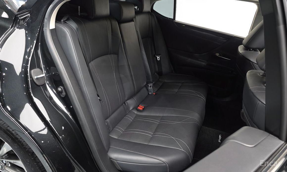 ES300h 7th Generation Luxury Plus 13