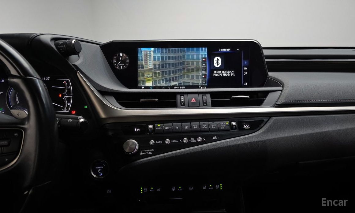 ES300h 7th Generation Luxury Plus 16