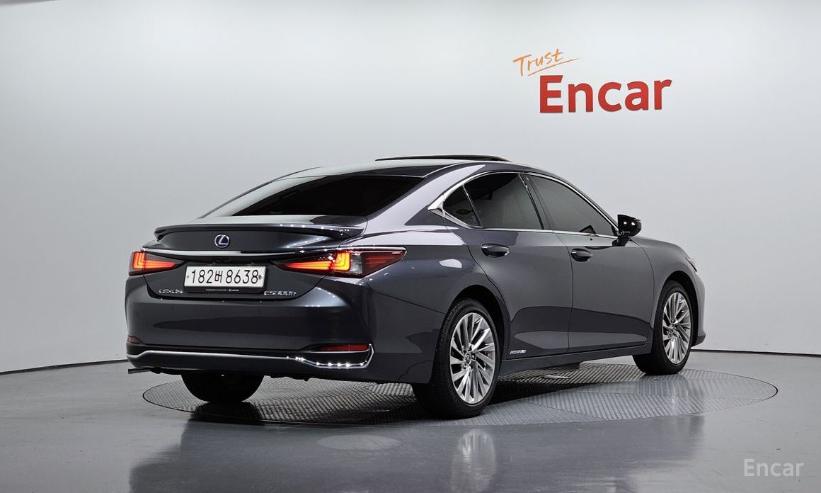 ES300h 7th Generation Luxury Plus 3