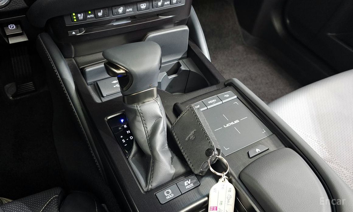 ES300h 7th Generation Luxury Plus 10