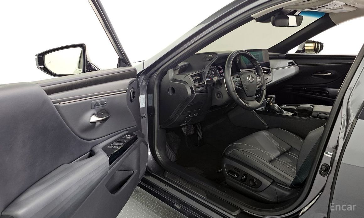 ES300h 7th Generation Luxury Plus 12