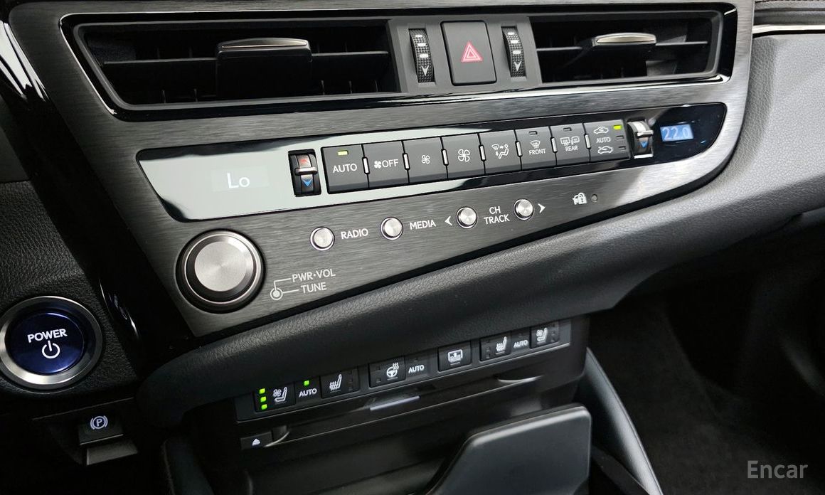 ES300h 7th Generation Luxury Plus 17