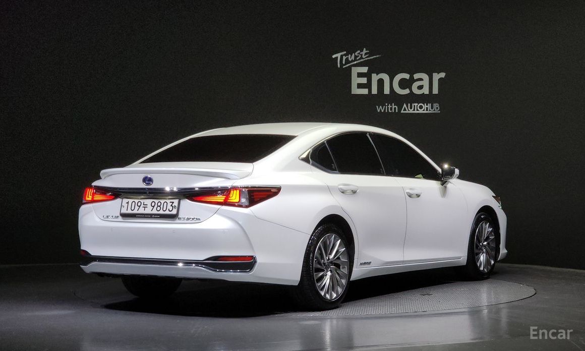 ES300h 7th Generation Luxury Plus 3