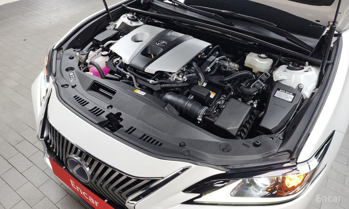 ES300h 7th Generation Luxury Plus 7