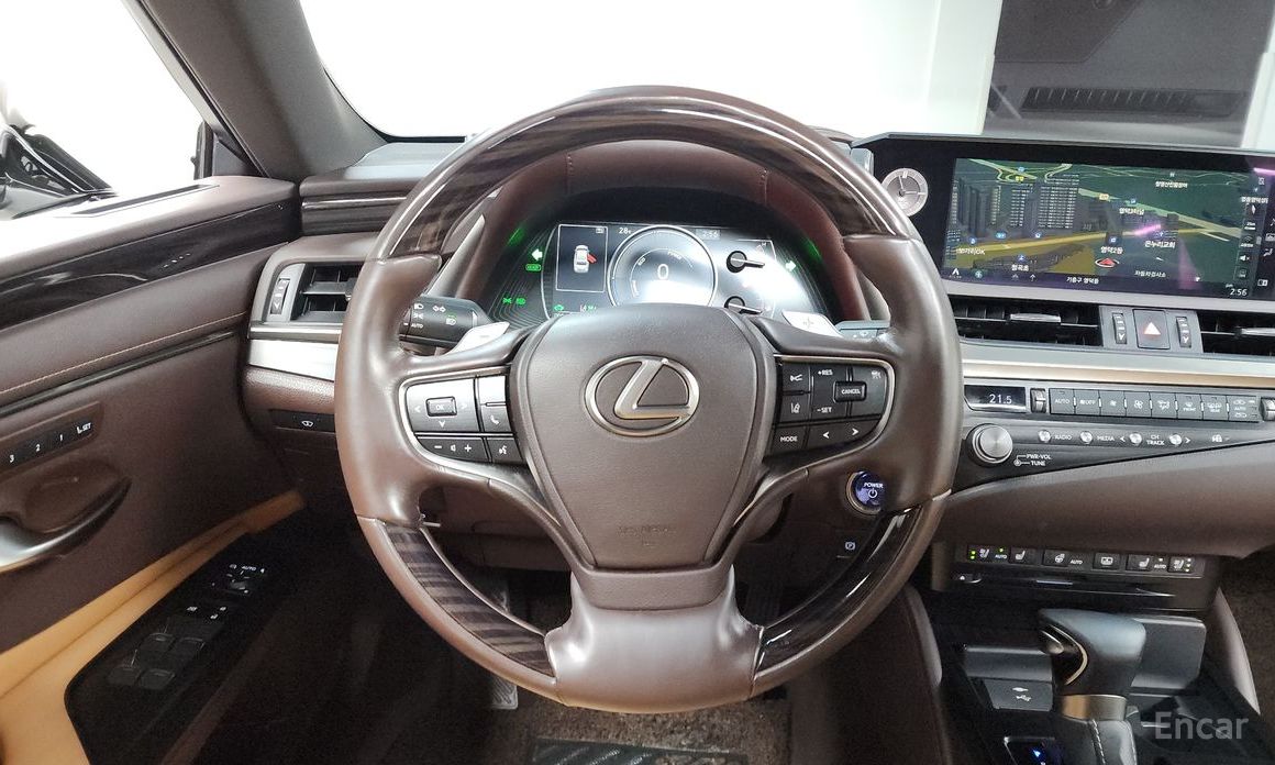 ES300h 7th Generation Luxury Plus 14