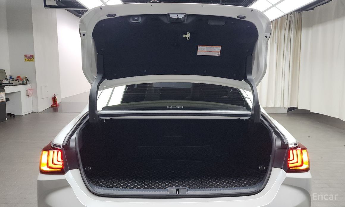 ES300h 7th Generation Luxury Plus 21