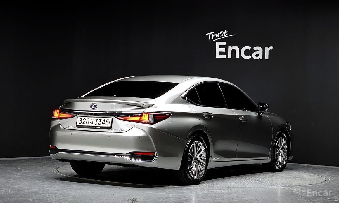 ES300h 7th Generation Luxury Plus 3
