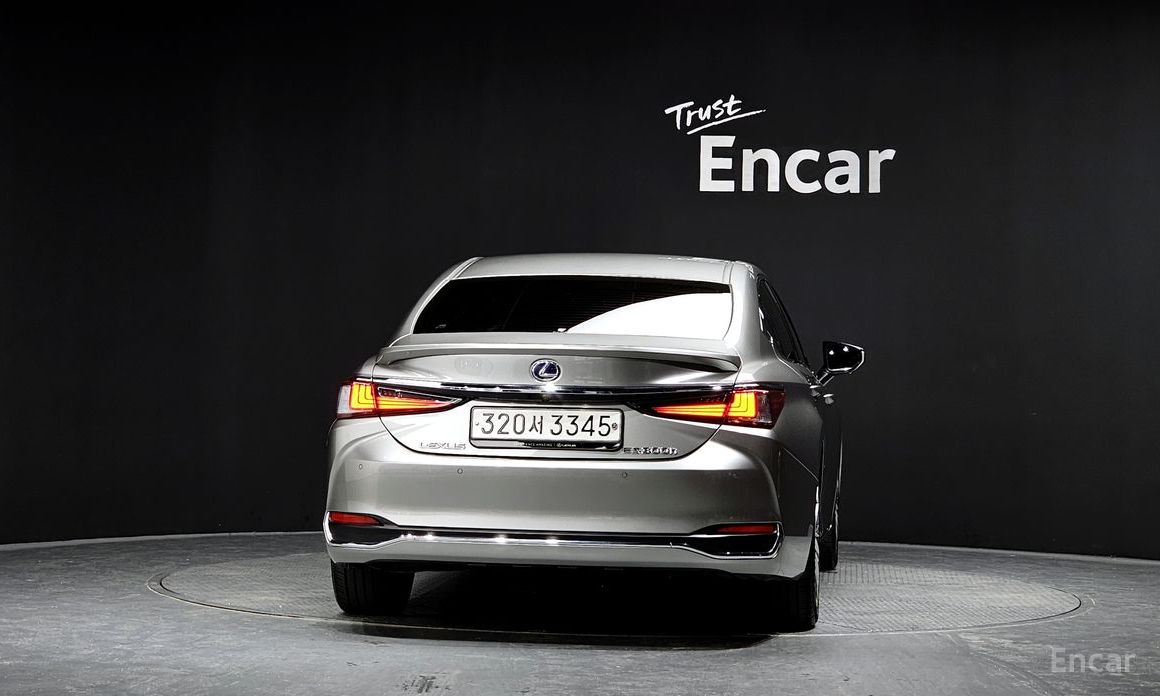 ES300h 7th Generation Luxury Plus 5