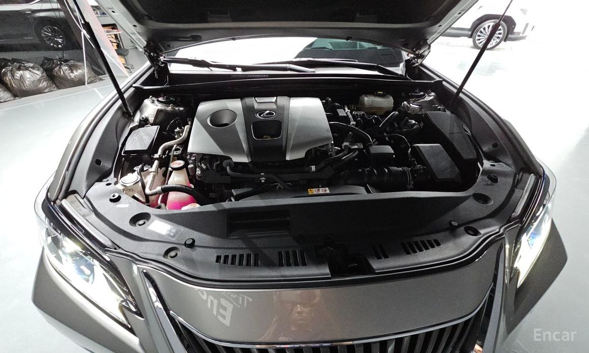ES300h 7th Generation Luxury Plus 7