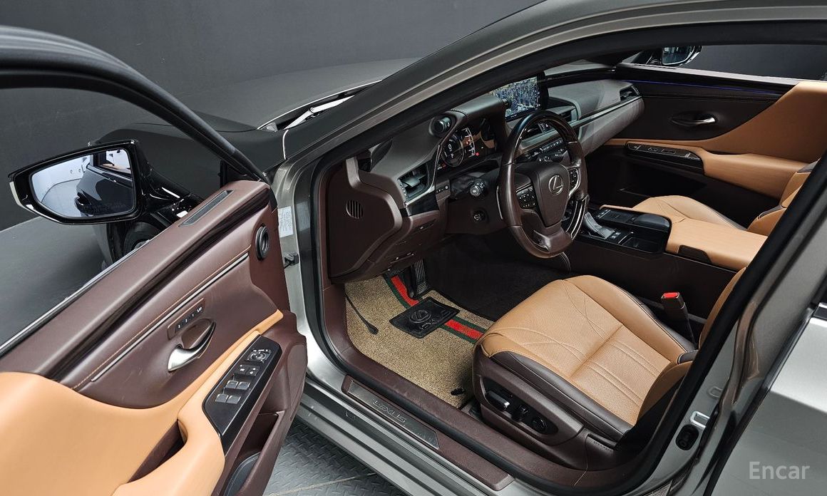 ES300h 7th Generation Luxury Plus 12