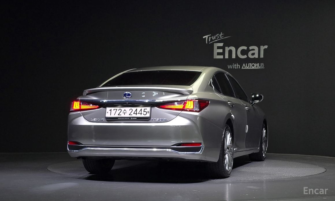 ES300h 7th Generation Luxury Plus 5