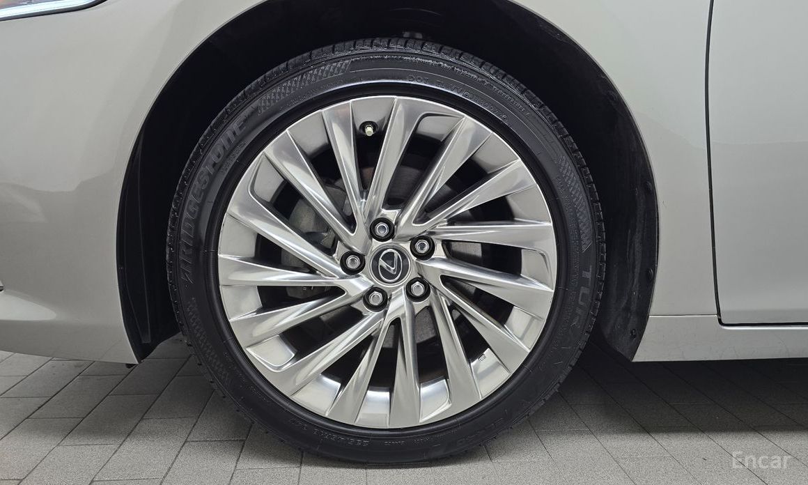 ES300h 7th Generation Luxury Plus 6