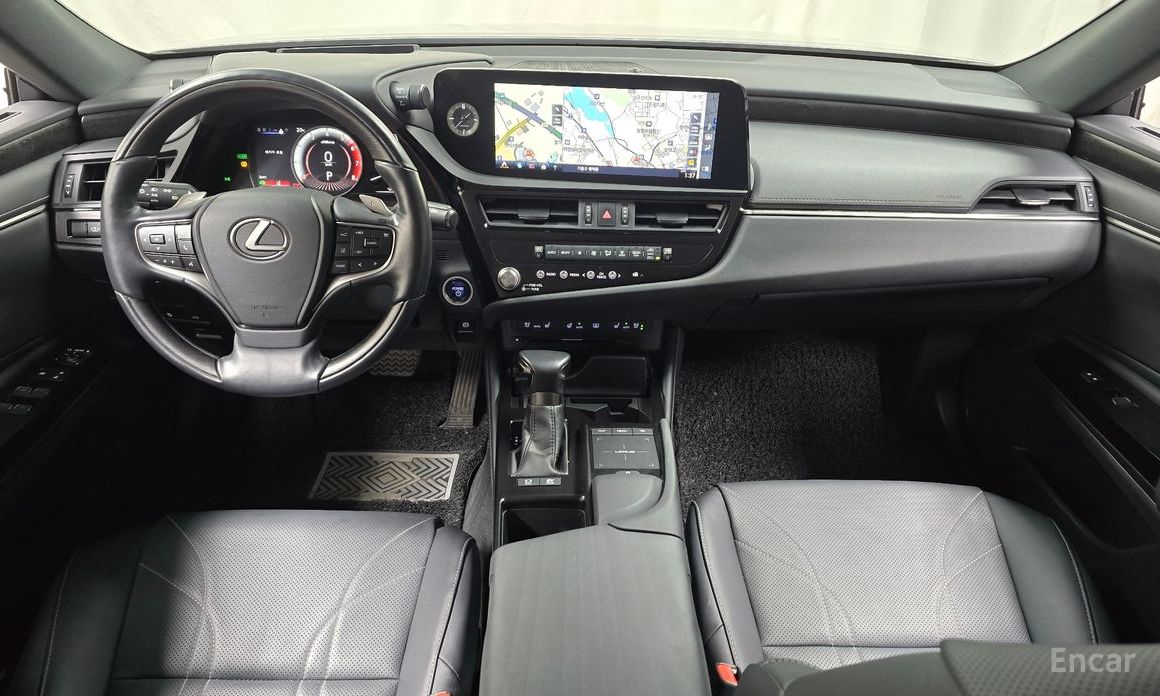 ES300h 7th Generation Luxury Plus 8