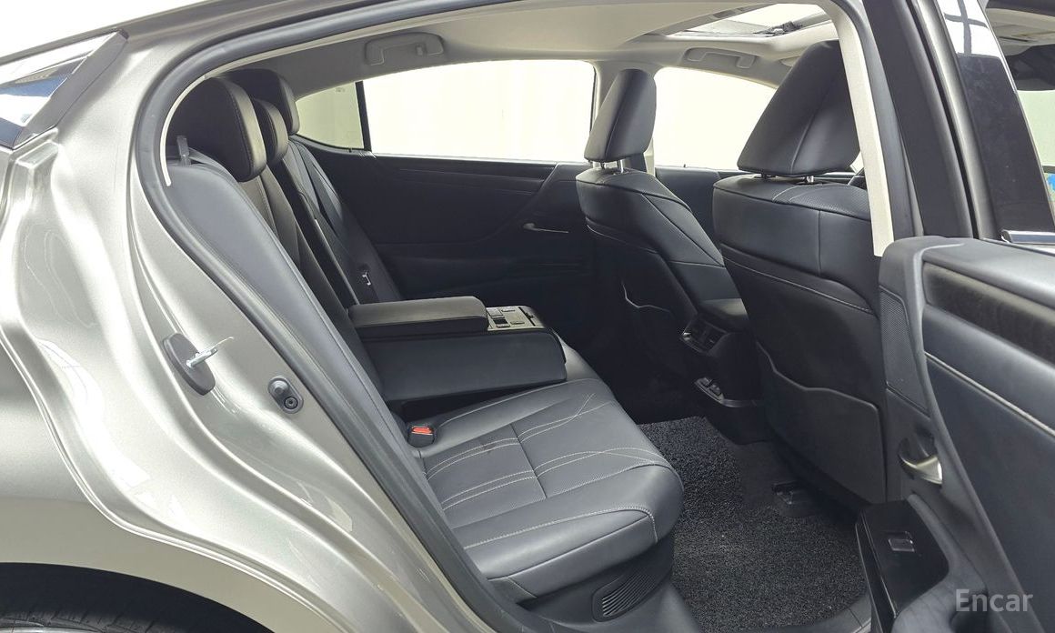 ES300h 7th Generation Luxury Plus 13