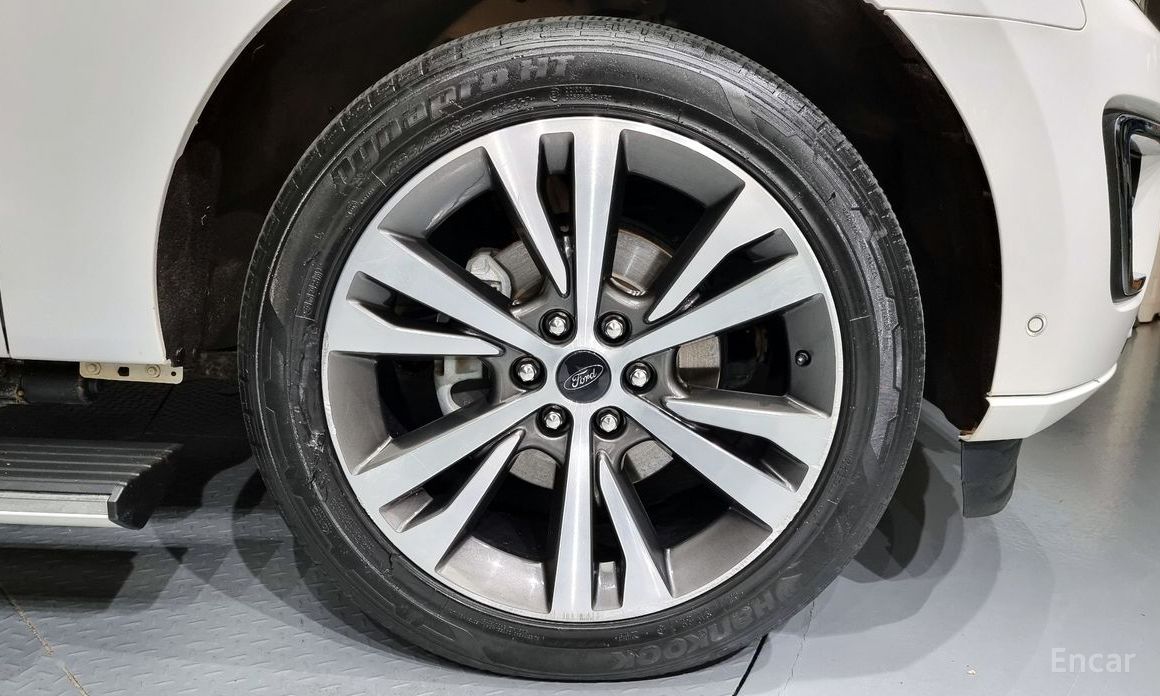 Expansion Platinum 4WD7 Seater 6