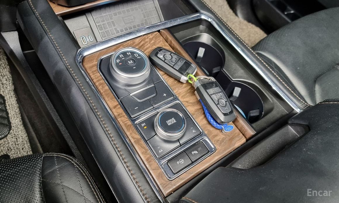 Expansion Platinum 4WD7 Seater 10
