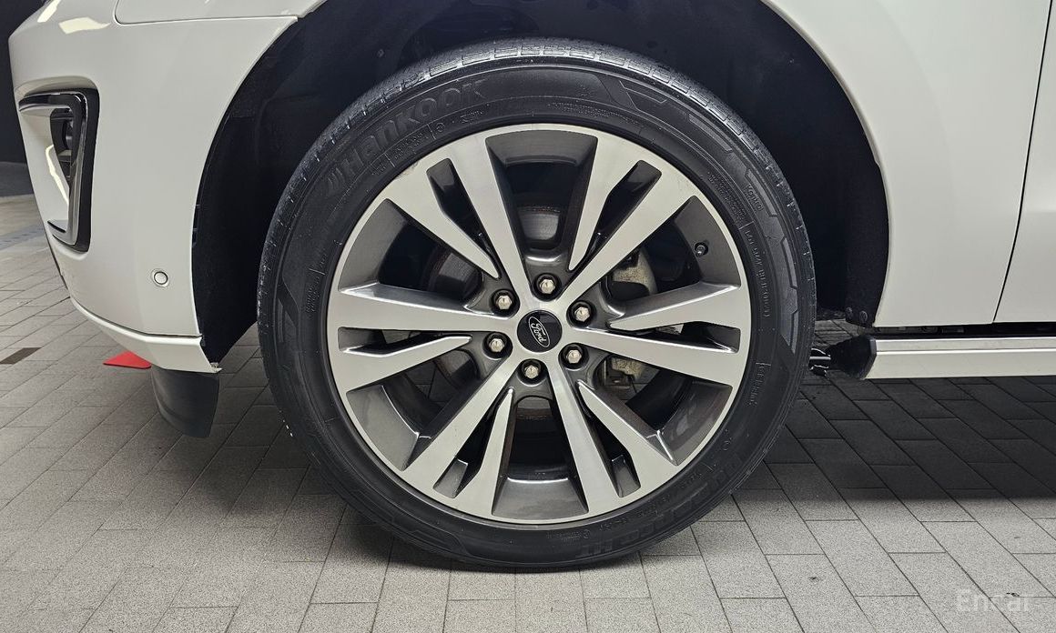 Expansion Platinum 4WD7 Seater 6