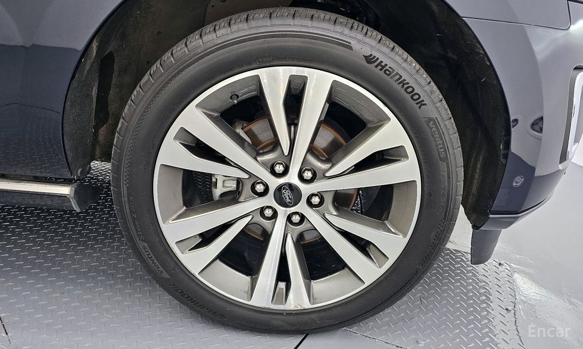 Expansion Platinum 4WD7 Seater 6