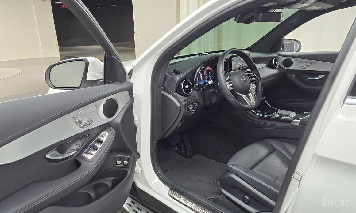 GLC-Class X253GLC300e 4MATIC 11