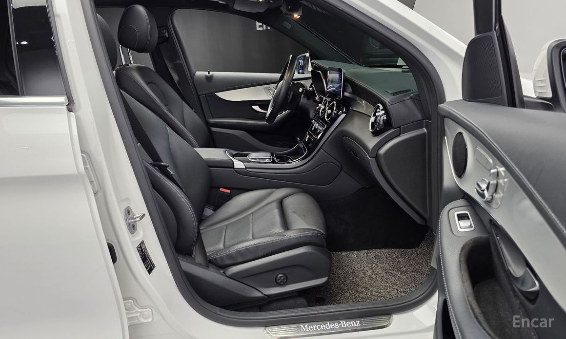 GLC-Class X253GLC300e 4MATIC 11