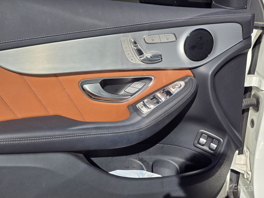 GLC-Class X253GLC300e 4MATIC 19