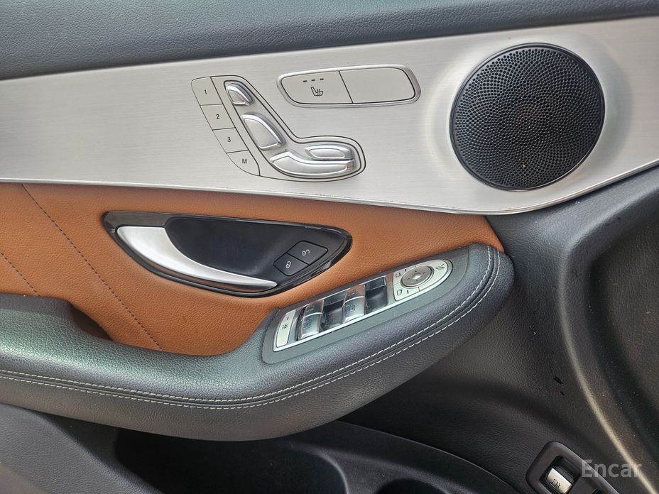 GLC-Class X253GLC300e 4MATIC Coupe 12