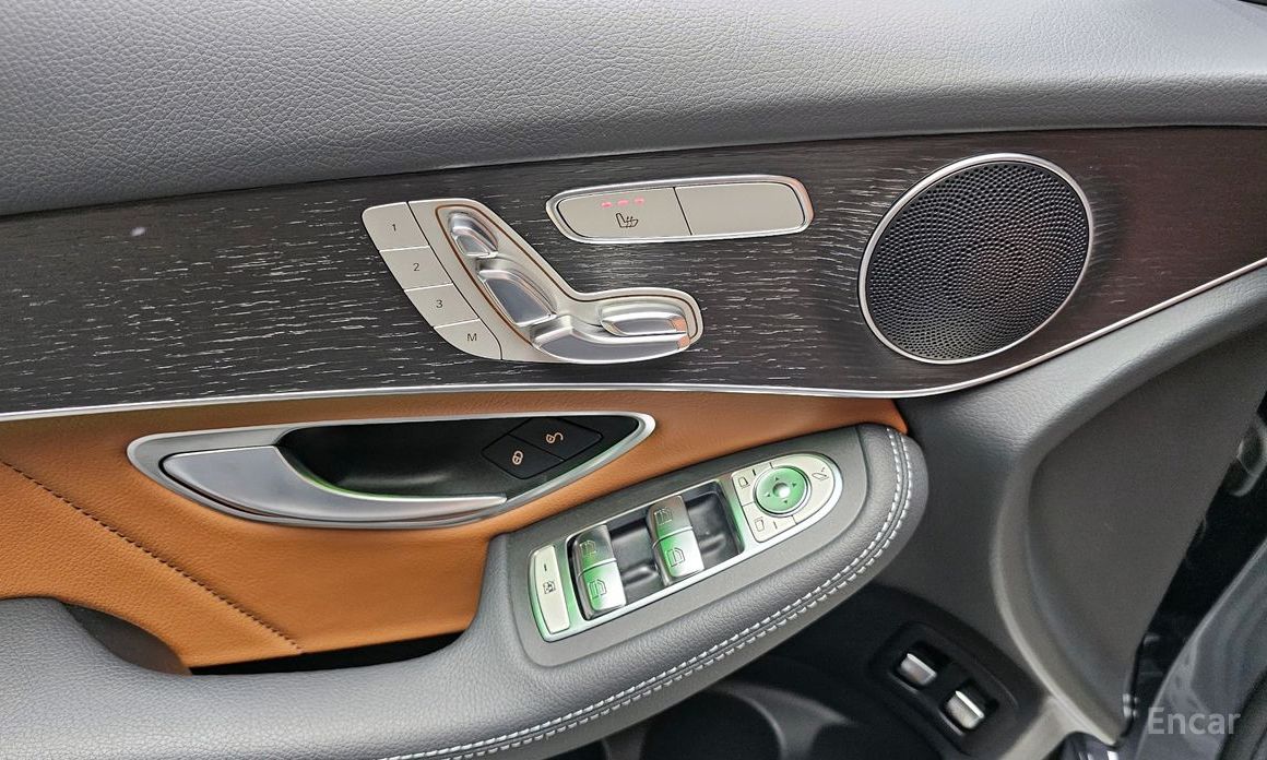 GLC-Class X253GLC300e 4MATIC Coupe 15
