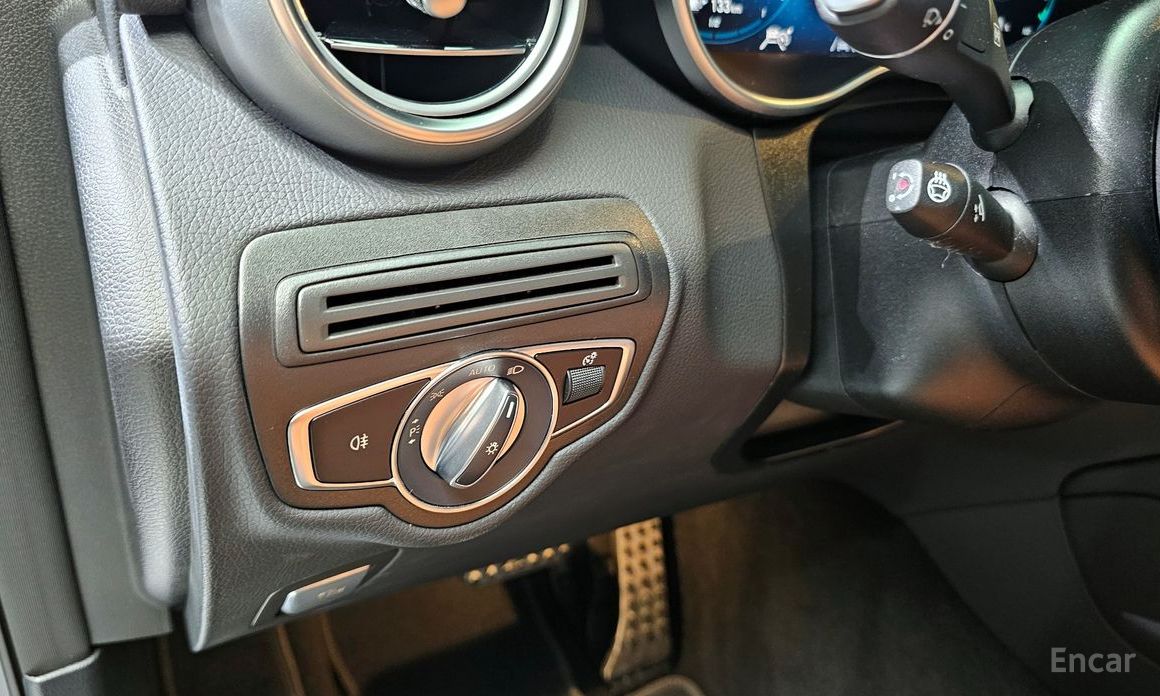 GLC-Class X253GLC300e 4MATIC Coupe 16
