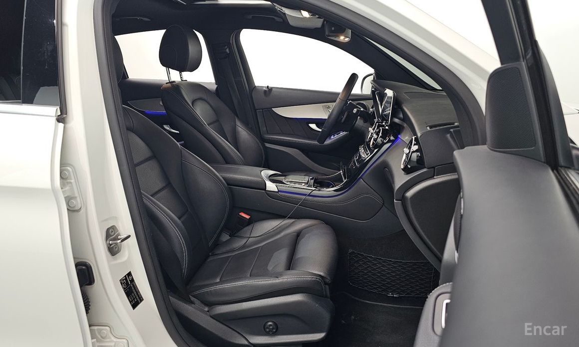 GLC-Class X253GLC300e 4MATIC Coupe 11