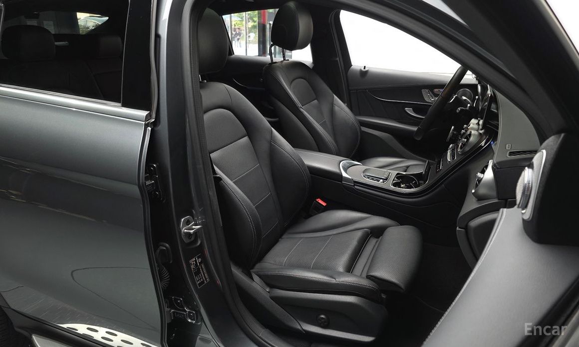 GLC-Class X253GLC300e 4MATIC Coupe 11
