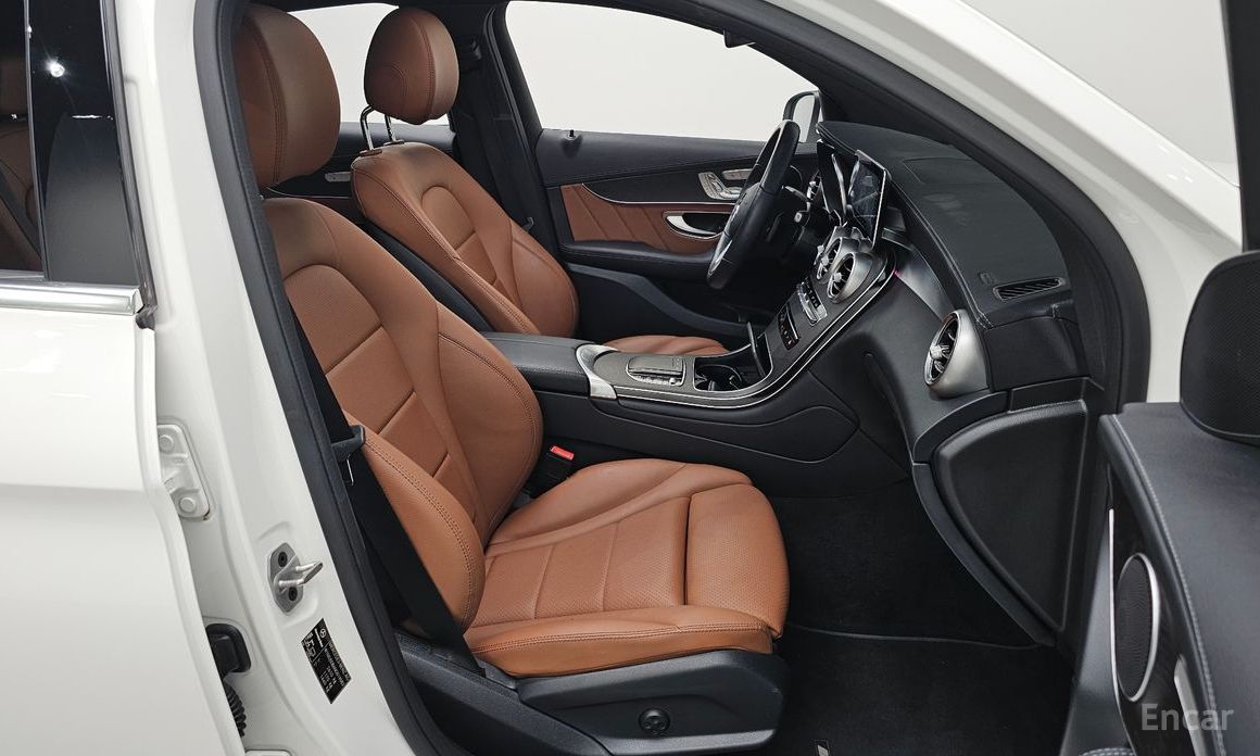 GLC-Class X253GLC300e 4MATIC Coupe 12