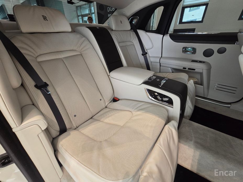 Rolls-Royce Ghost 2nd Generation 6. 7 EWB V12 №9