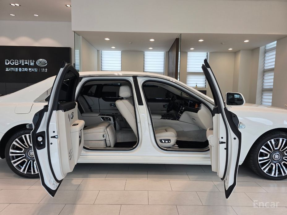 Rolls-Royce Ghost 2nd Generation 6. 7 EWB V12 №18