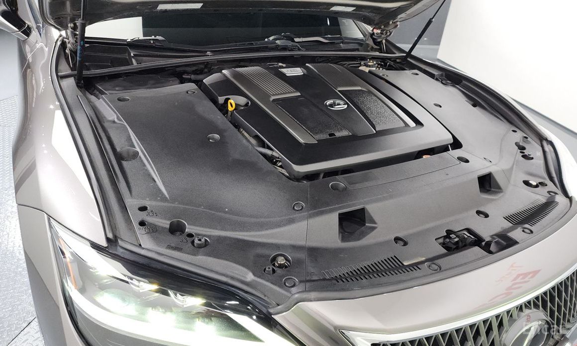 LS500 5th Generation 3.5 Luxury AWD 7