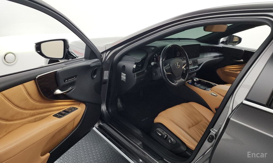 LS500 5th Generation 3.5 Luxury AWD 11