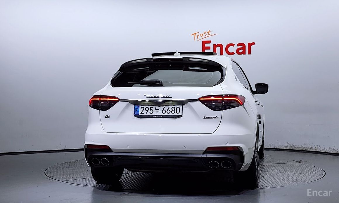 Levante 3.0 AWD Gransport 5