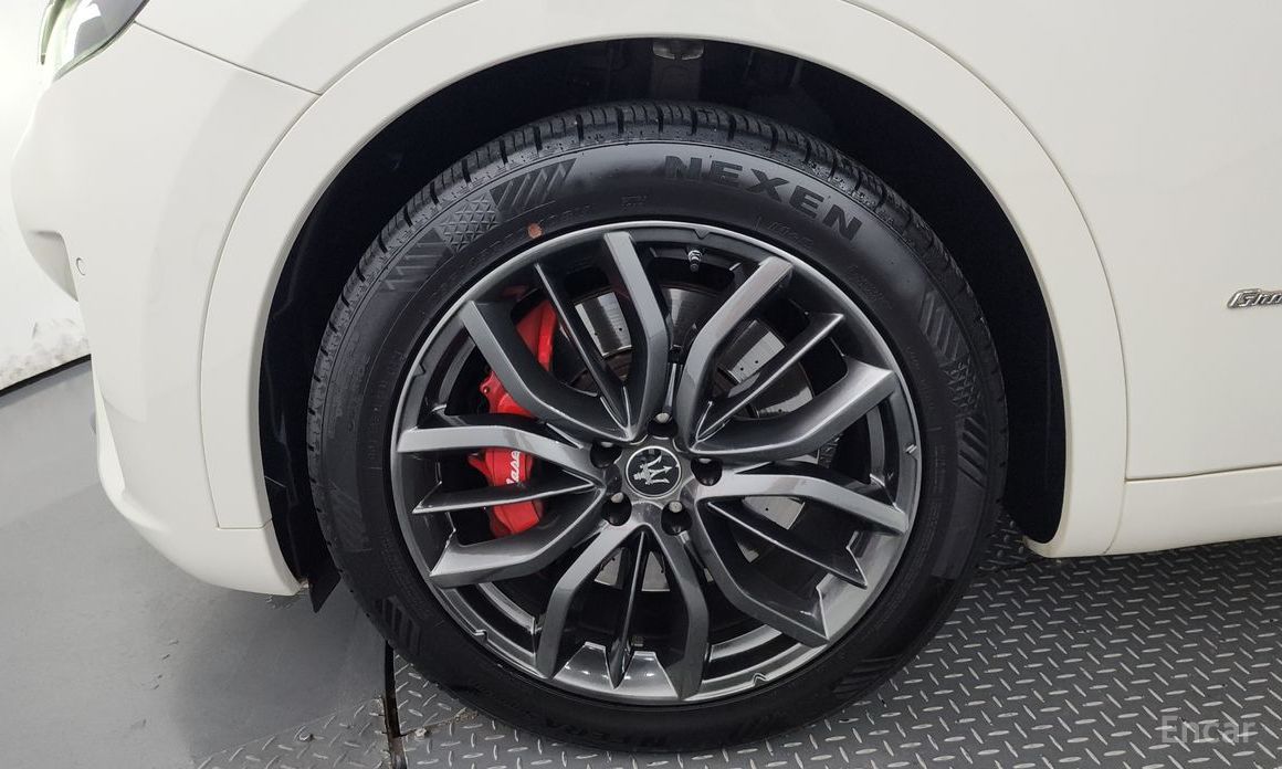 Levante 3.0 AWD Gransport 6